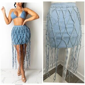 HOT& DELICIOUS DENIM KNOTTED SHORT SKIRT SIZE MEDIUM